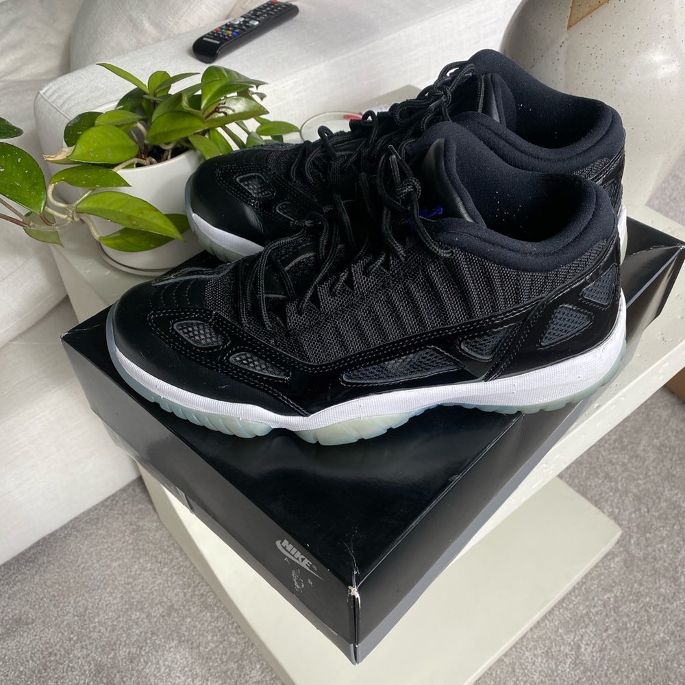 SOLD 🏀 Jordan 11 Low IE ‘Space Jam’ 🏀